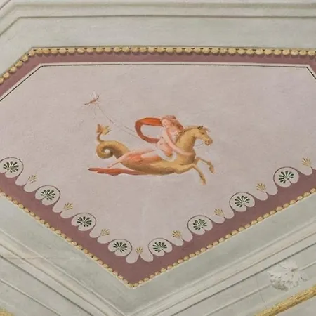 Appartement Maggio Frescoes By Vacavilla