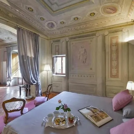 Maggio Frescoes By Vacavilla Appartement