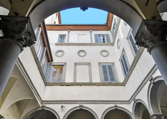 Maggio Frescoes By Vacavilla フィレンツェ